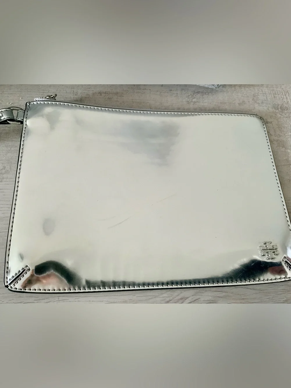 TORY BURCH BLOCK T FELT TOTE W/SILVER LEATHER POUCH EXC CONDITION